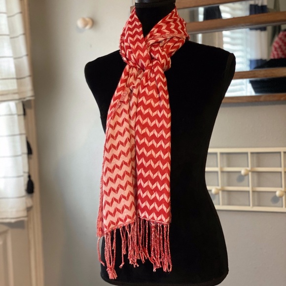 Thirty-one Red & White Chevron Scarf - Picture 1 of 5